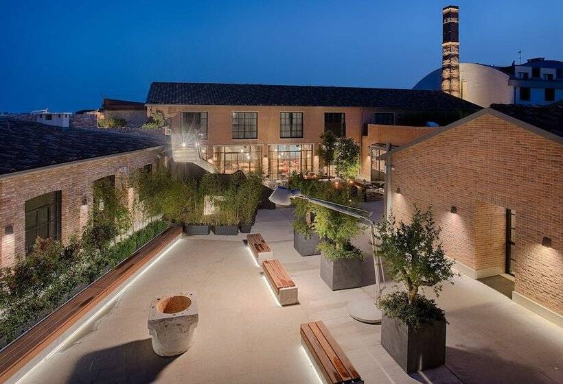 בית מלון כפרי NH Collection Murano Villa