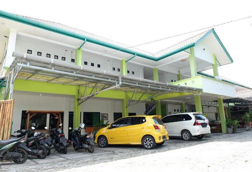 فندق صغير Esbe Hotel Syariah By Oyo Rooms