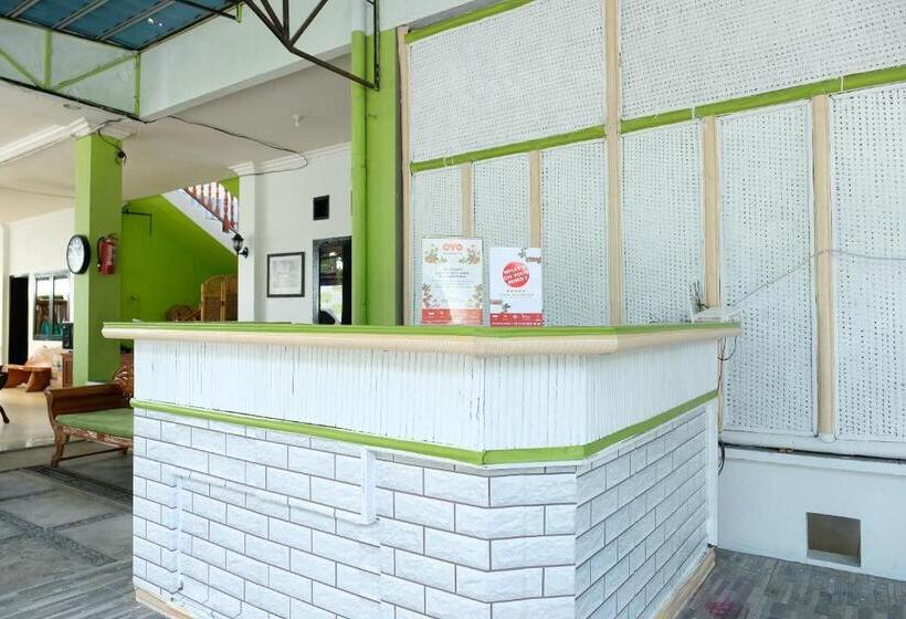 فندق صغير Esbe Hotel Syariah By Oyo Rooms