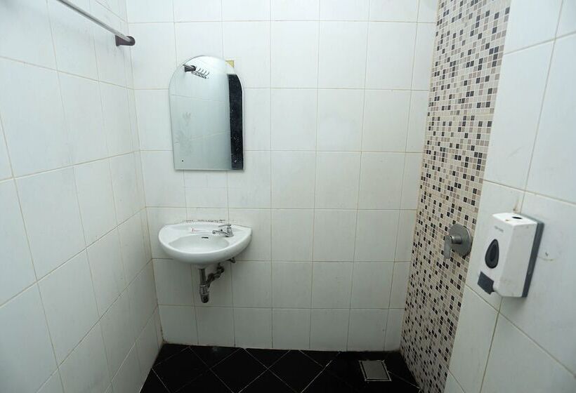 هتل Royal Borneo Guesthouse By Oyo Rooms