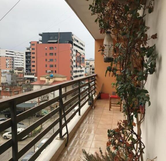 تختخواب و صبحانه Home Sweet Home   Guest House