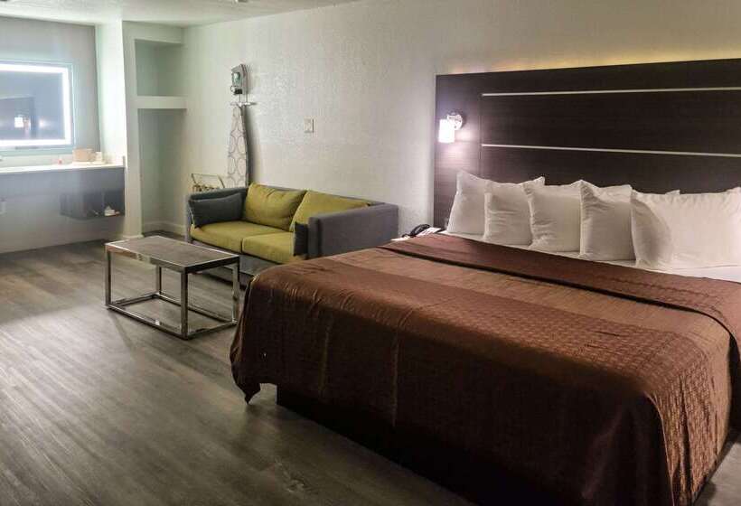 هتل Econo Lodge Inn & Suites Near Lackland Afb