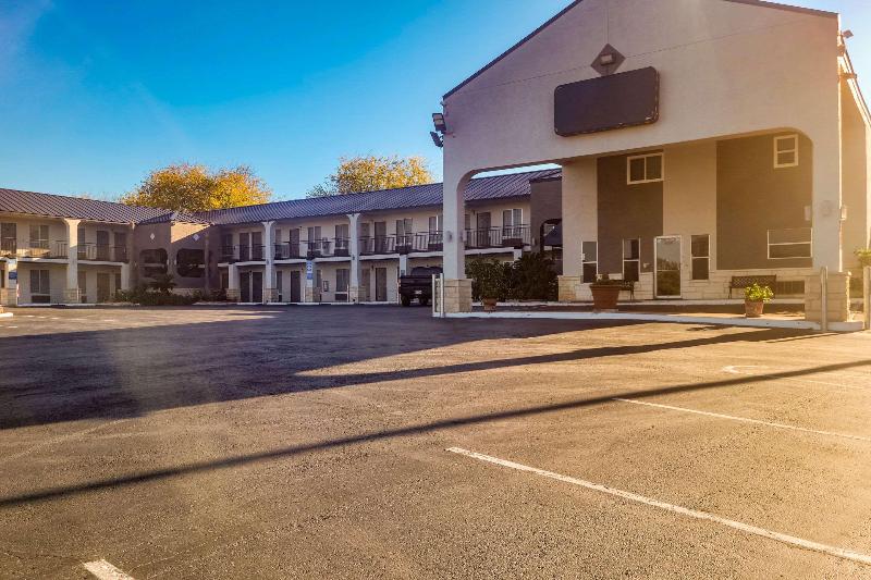 هتل Econo Lodge Inn & Suites Near Lackland Afb