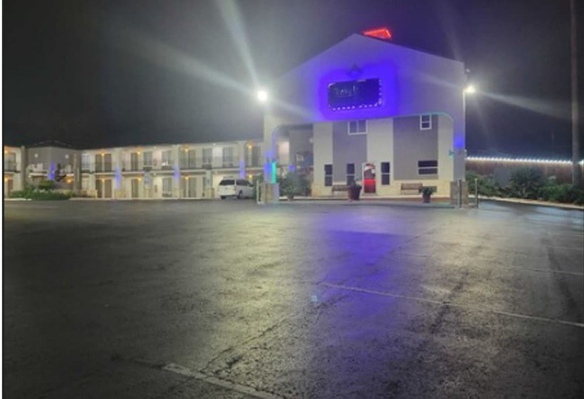 هتل Econo Lodge Inn & Suites Near Lackland Afb