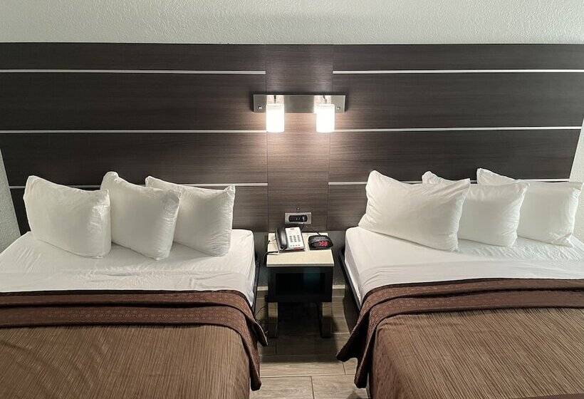 هتل Econo Lodge Inn & Suites Near Lackland Afb