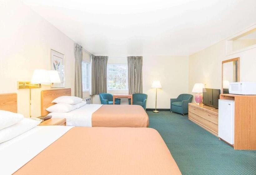 فندق Riverfront Inn Roseburg