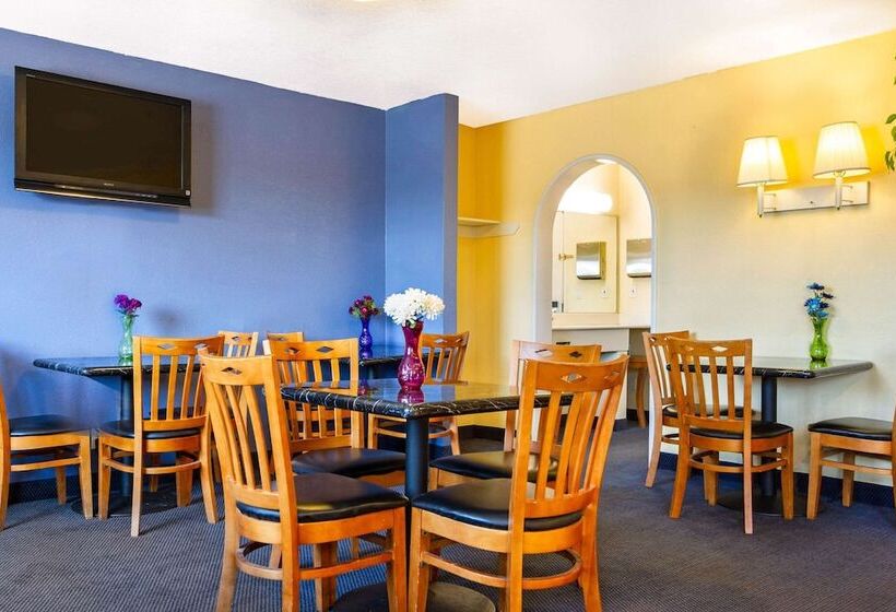 ホテル Rodeway Inn