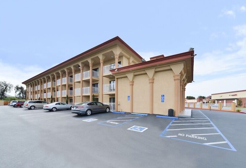 فندق Super 8 By Wyndham Vallejo/napa Valley