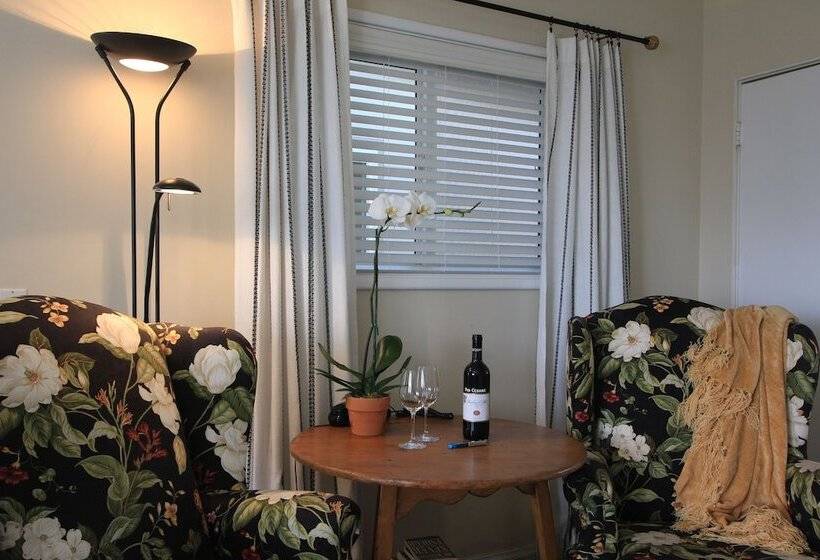 בית מלון כפרי The Tides Laguna Beach