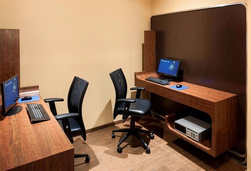 בית מלון כפרי Towneplace Suites Dallas Las Colinas