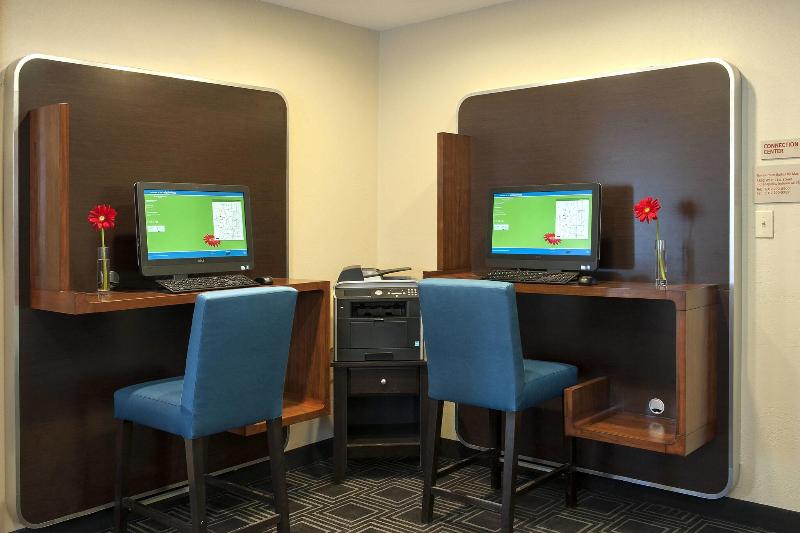 Отель Towneplace Suites Indianapolis Park 100