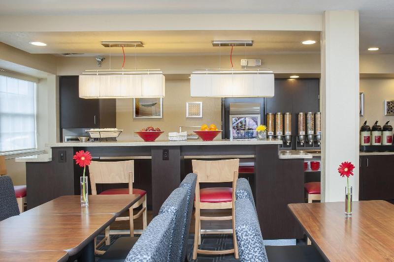 Отель Towneplace Suites Indianapolis Park 100