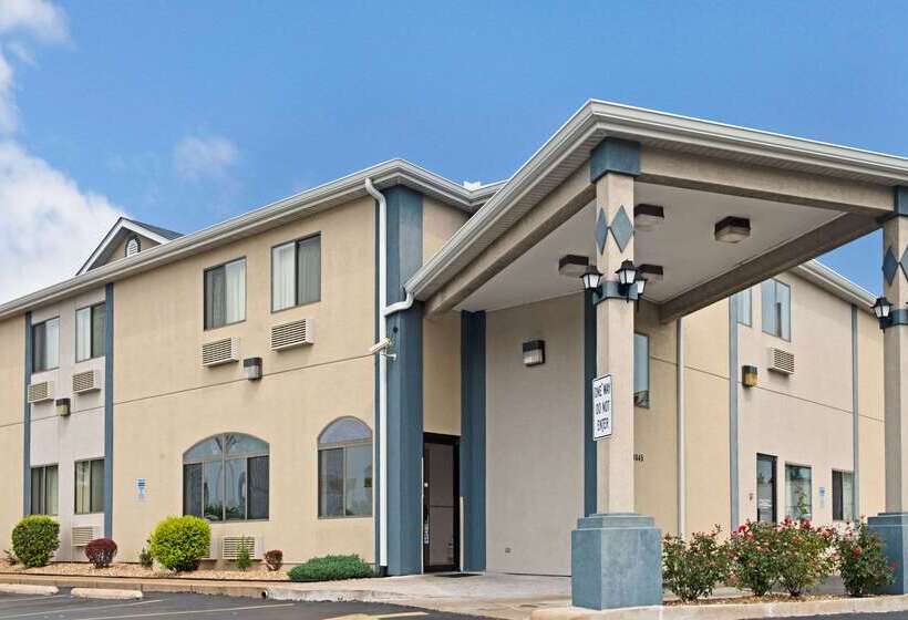 בית מלון כפרי Travelodge By Wyndham St. Louis