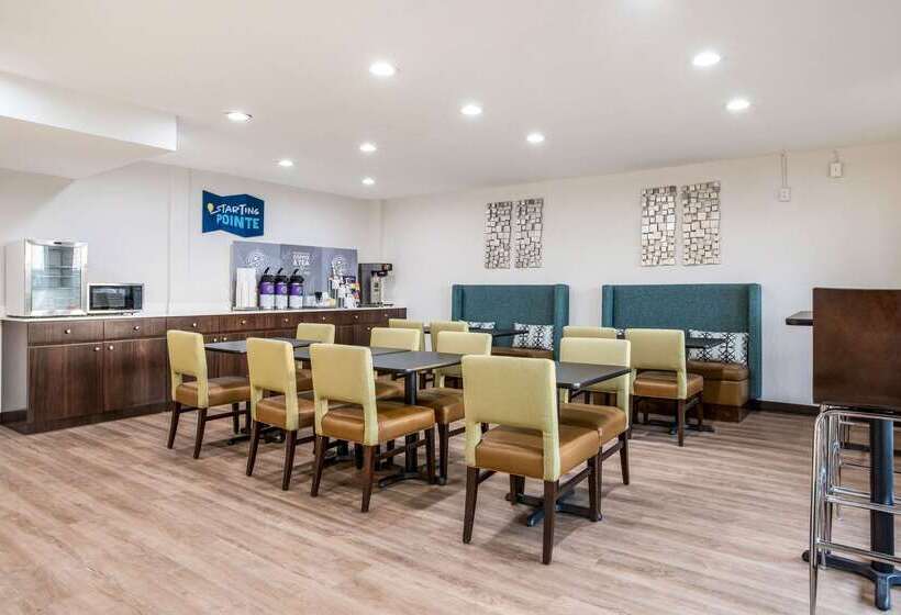 فندق على الطريق Clarion Pointe East Lansing University Area