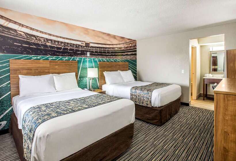 فندق على الطريق Clarion Pointe East Lansing University Area