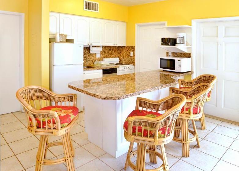 فندق على الطريق Tropic Seas Resort