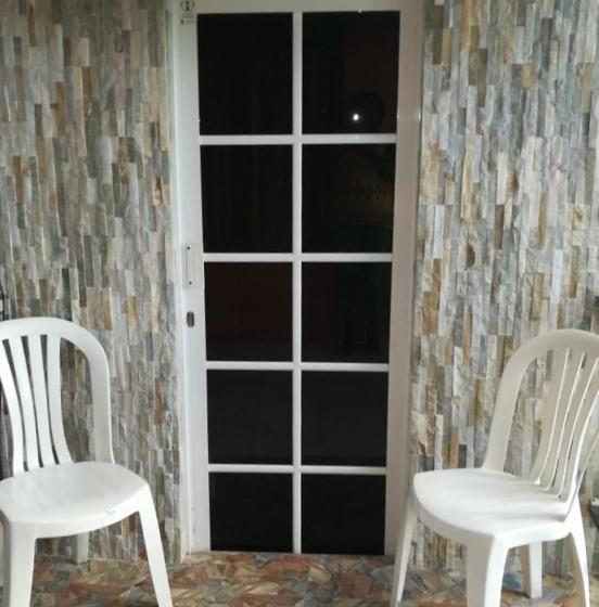 هاستل Posada J&j Forbes  2