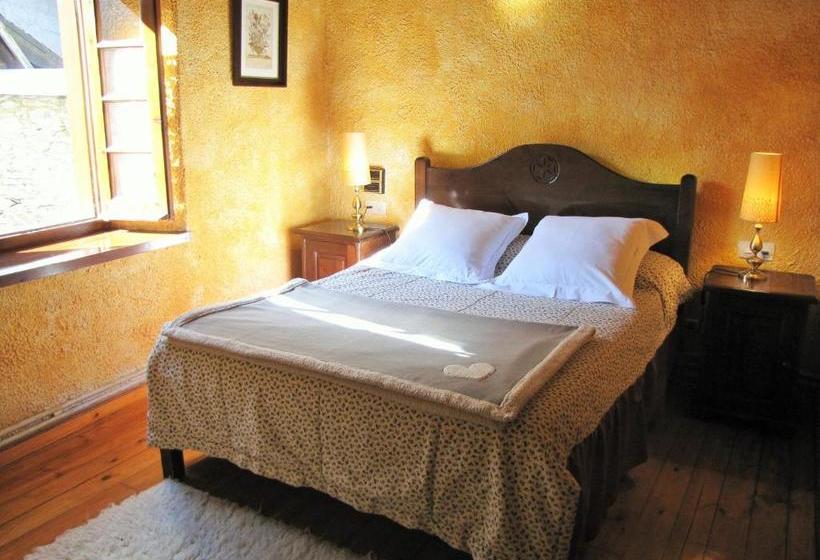פנסיון Hostal Plaça Garós