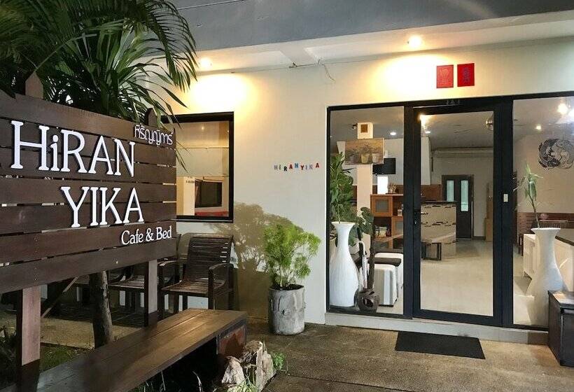 هاستل Hiranyika Cafe And Bed