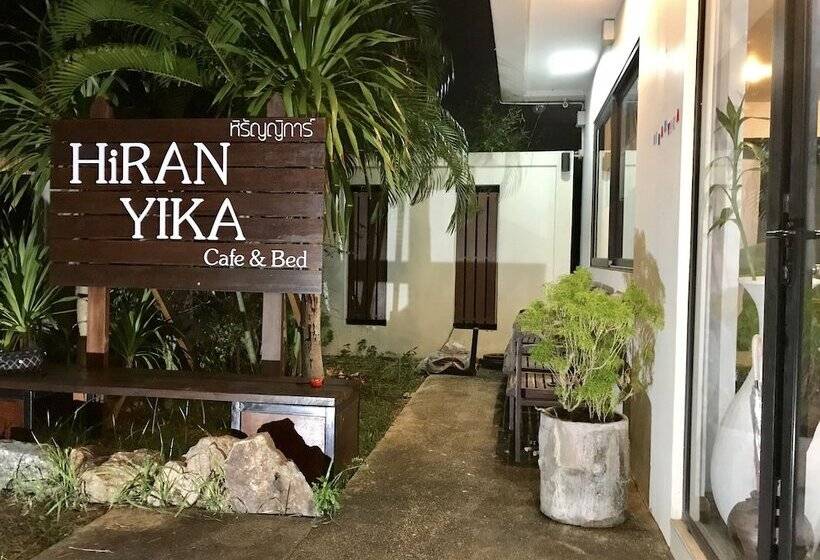 هاستل Hiranyika Cafe And Bed