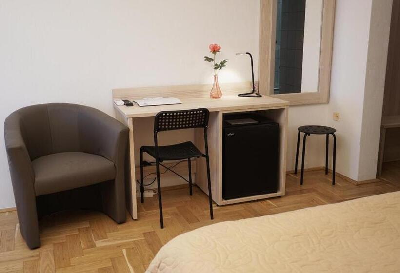 צימר Anna Panzió & Wellness Siófok