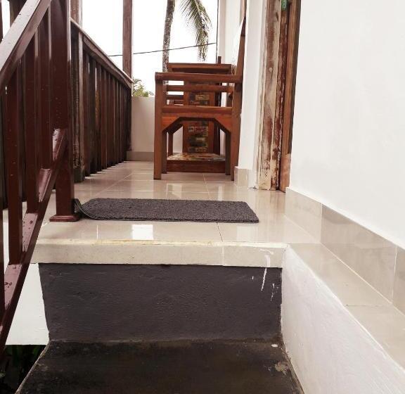 تختخواب و صبحانه Galang Hari Villa