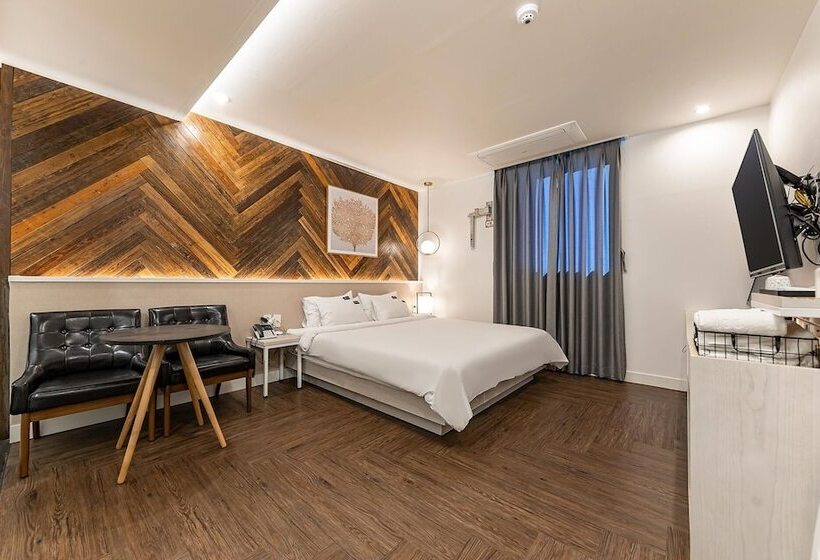 Hotel Jinju Brown Dot Jinjuseong Branch