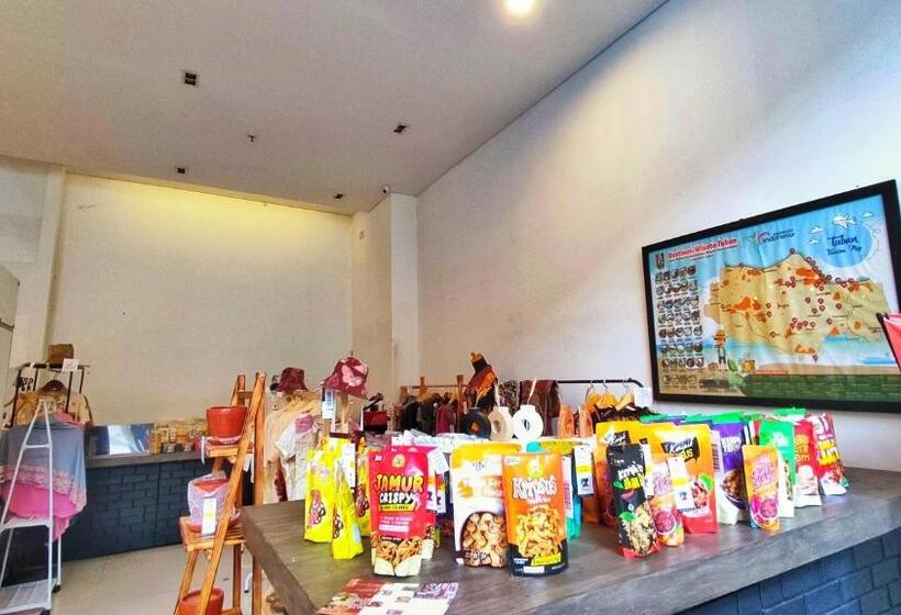 酒店 Dela Charis Tuban