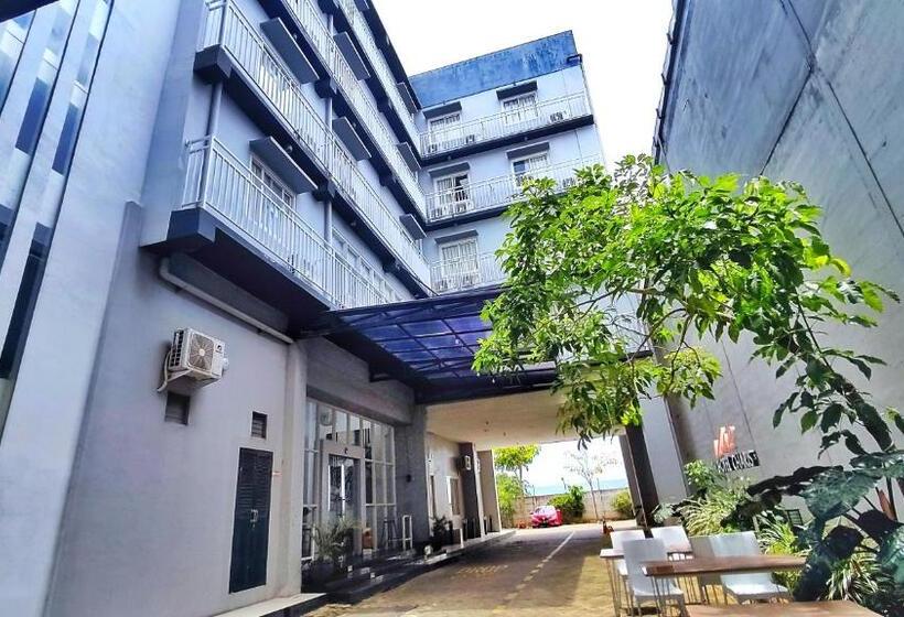 酒店 Dela Charis Tuban