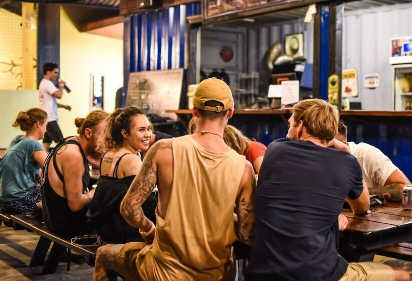 هاستل Mad Monkey Luang Prabang