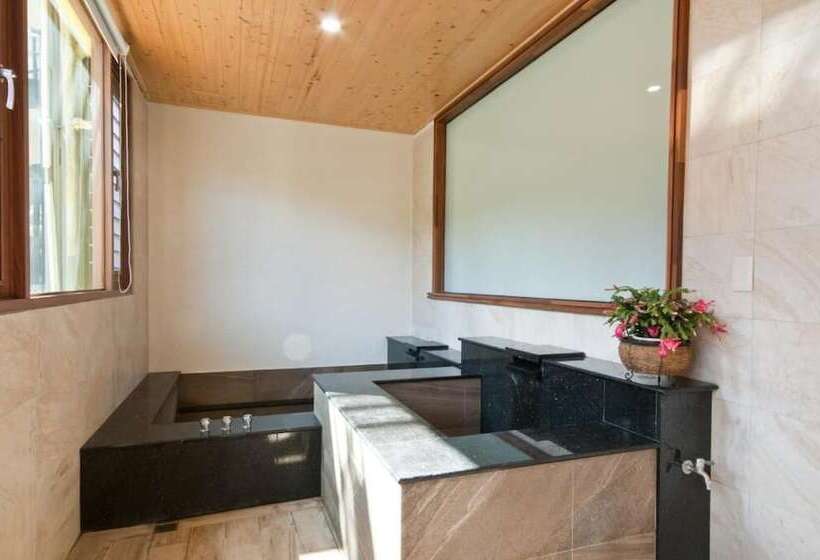 تختخواب و صبحانه Chun Yang Chiefvilla