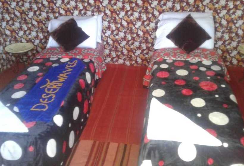 مسافرخانه Desert Waves