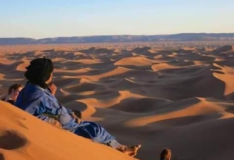 مسافرخانه Desert Waves
