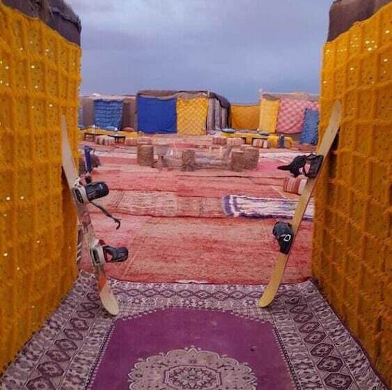 مسافرخانه Desert Waves