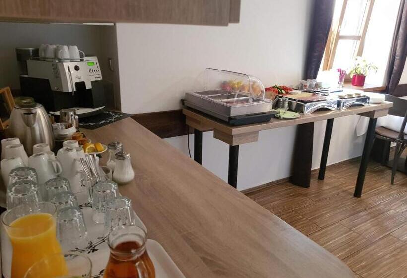 بنسيون Restaurace A Penzion Bludoveček