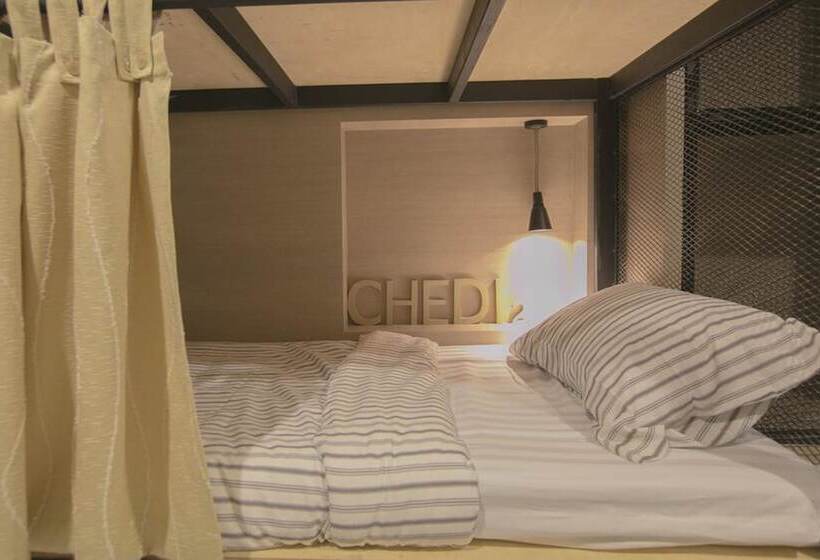 هتل Chedi View Hostel & Rooftop Bar