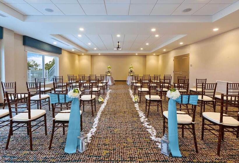酒店 Hampton Inn Cape Cod Canal