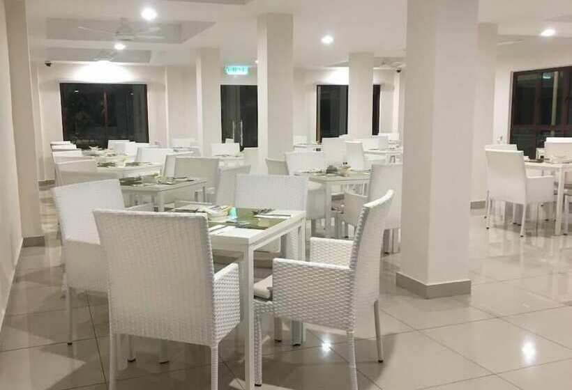 هتل Royale Chulan Cherating Chalet