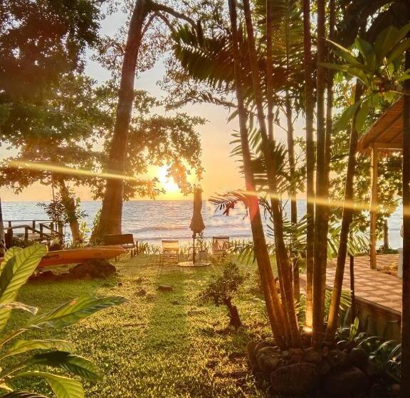 هتل Saffron On The Sea Resort