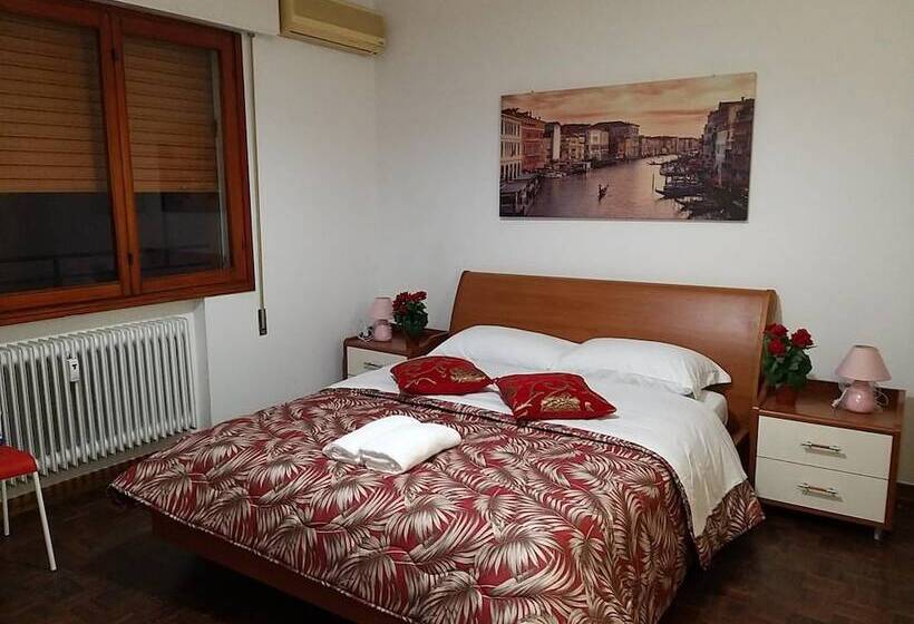 پانسیون Venice Star House