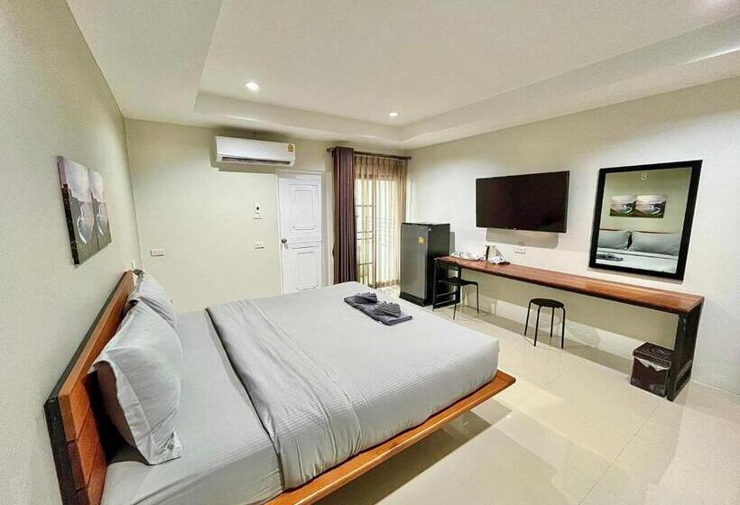 The Gun Hotel Premium