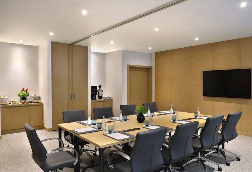 Отель Avani Ibn Battuta Dubai