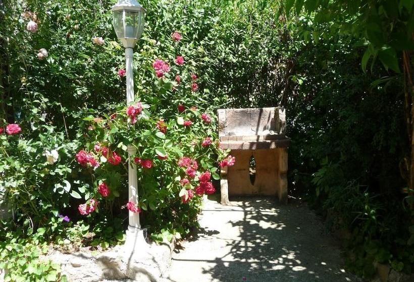 L Oustal By Gites De France