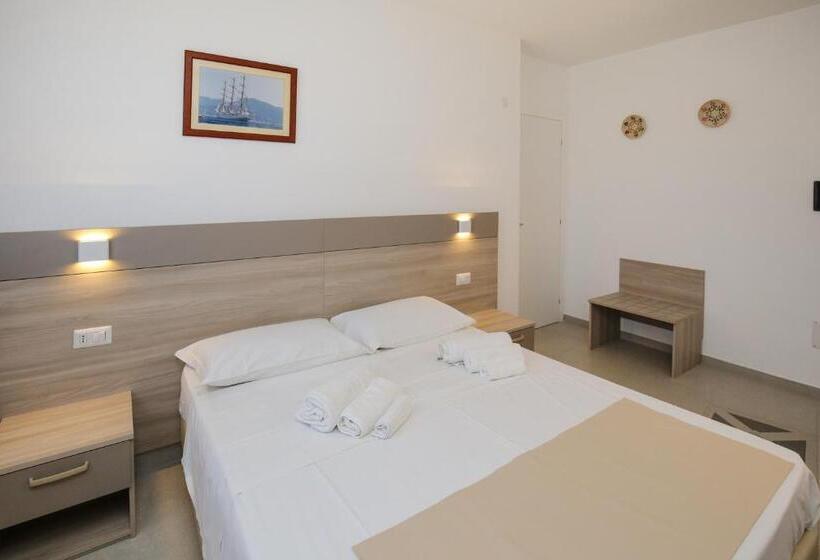 پانسیون The Square Castelsardo