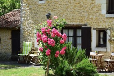 Heritage Cottage Near Forest In Saintjeandesauves