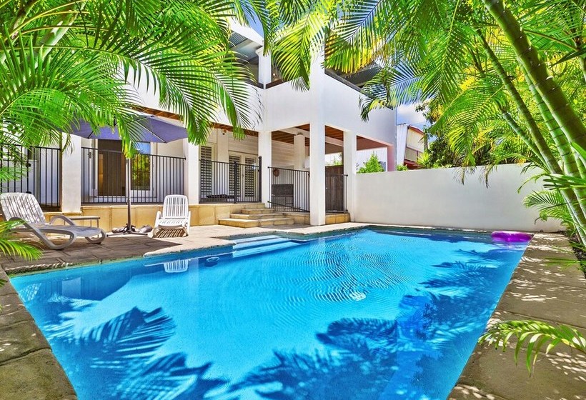Stunning Sunshine Beach House In Prime Location  31 Ferguson Street