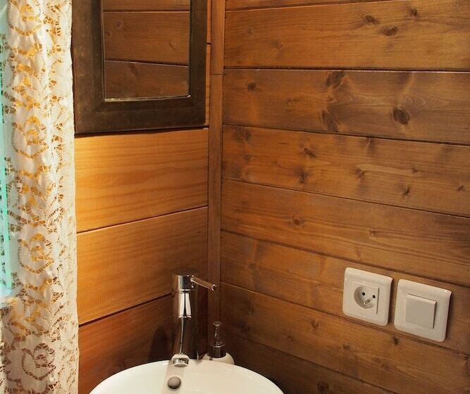 ホテル La Roulotte De Cabrières