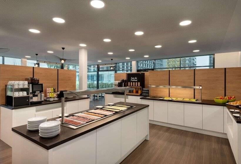 فندق Super 8 By Wyndham Augsburg