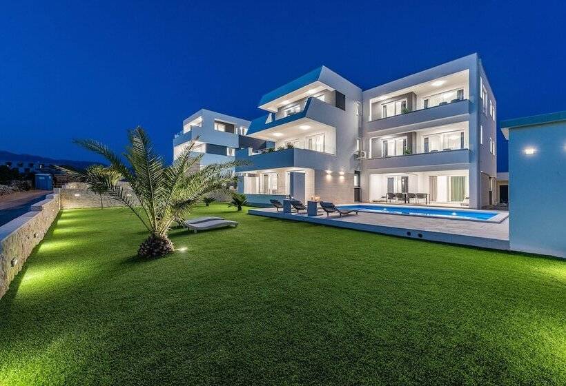 פנסיון Apartments & Rooms Pool Villas Maris