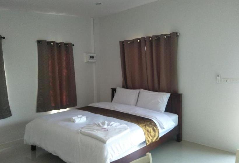 هتل Oyo 767 Pang Chompu Resort